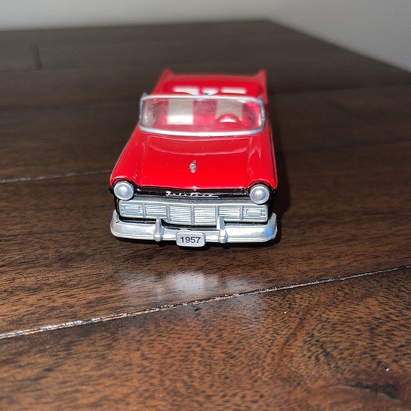 Hallmark 1957 Ford Fairlane 500 Classic Car Ornament - Picture 5 of 8